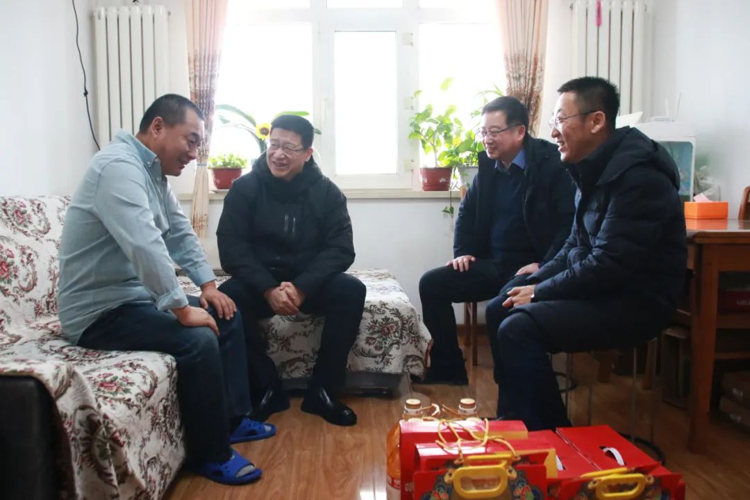 【集团要闻】省建投集团党委副书记、副董事长、总经理周军春节前夕走访慰问九游会老哥集